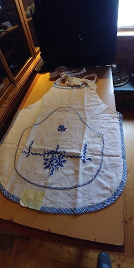 hvb-01227-klammerschuerze-leinen-weiss-blau-1940.jpg