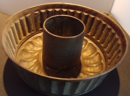 hvb-01113-01-nachttopf-glas-1-backform-keramik-1-backform-emaille-um1930.jpg