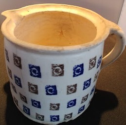 hvb-01968-02-keram-kaffeekanne-m-deckel-schw-tupfmuster-kannenbaecker-1930er.jpg