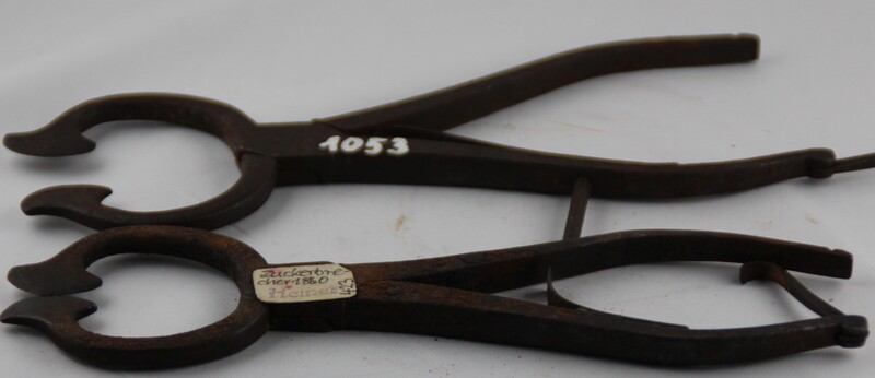 hvb-01053-diverse-kuechengeraete-zuckerbrecher-entkerner-bohnenschnippel-20-jh.jpg