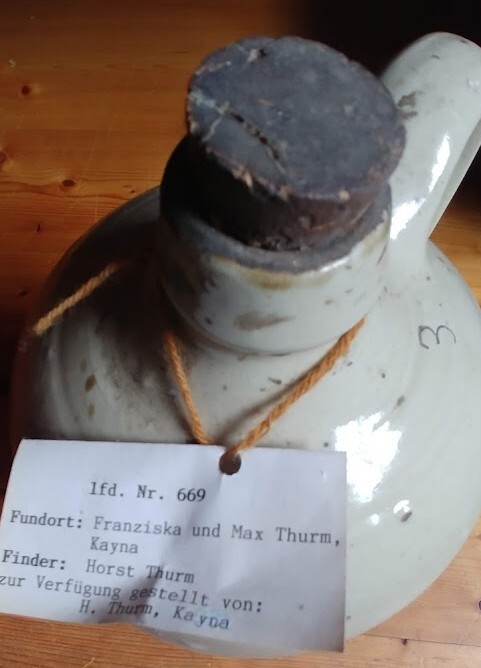 hvb-00669-essigflasche-aus-keramik-1880.jpg