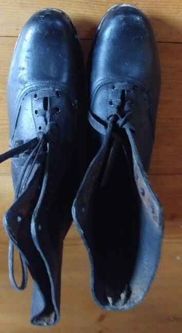 hvb-00278-paar-damenschuhe-hoch-mit-schnuersenkel.jpg