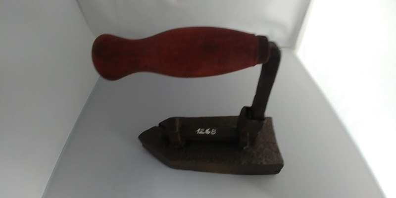 hvb-01268-buegeleisen-1-oval-spitz-nr-1-1-grob-eckig-abn-griff-vor-1900.jpg