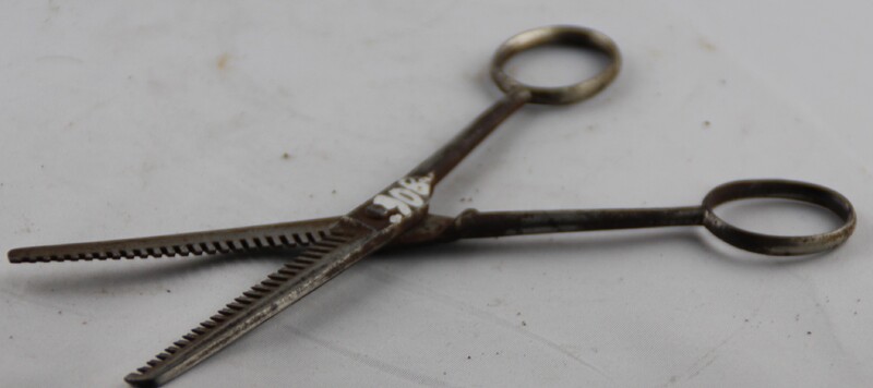 hvb-00908-friseurschere-mit-kammschnitt-17cm.jpg