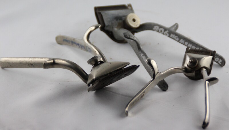 hvb-00806-haarschneidemaschine-grau-hammerschlag-lackiert-um-1950.jpg