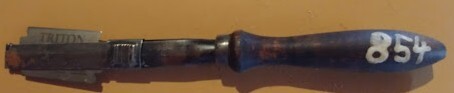 hvb-00854-rasiermesser-ersatz-klingenhalter-mit-holzgriff-18cm-um-1925.jpg