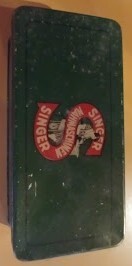 hvb-01012-02-objekte-aus-blech-3-naehmaschinendosen-1-ovale-backform-22cm-1940.jpg